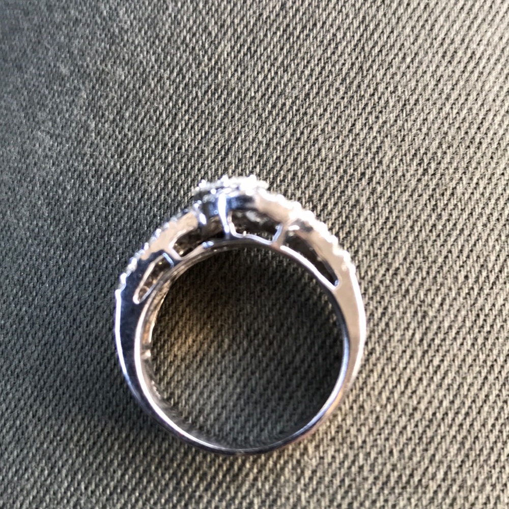 ANIVERSARY DIAMOND RING - Picture 7 of 7